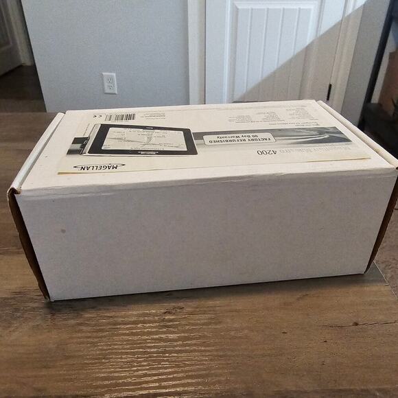 Magellan Maestro 4200 Portable GPS Auto Navigation 4.3" Car Set 2008 - Picture 6 of 8